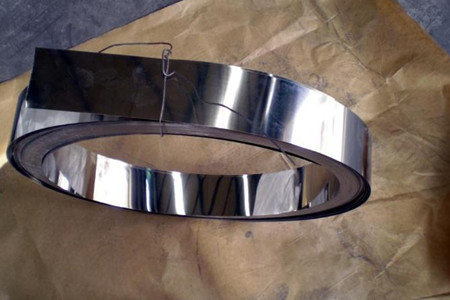 304不銹鋼帶堆焊時容易出現(xiàn)哪些缺陷?